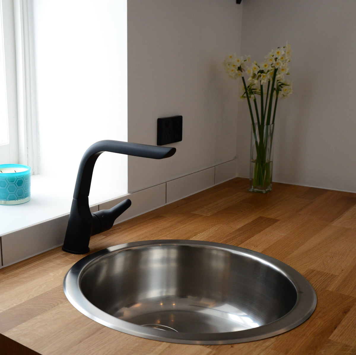 EDEN Sink Mixer Matte Black, side view