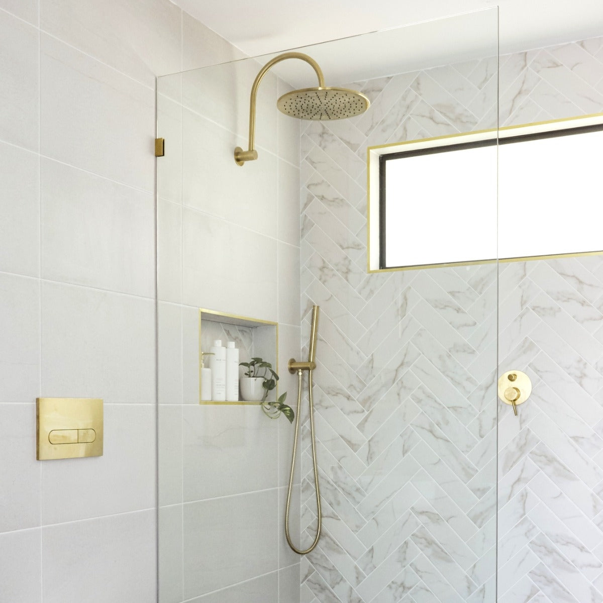 SPIN Gooseneck Shower Arm Brushed Brass