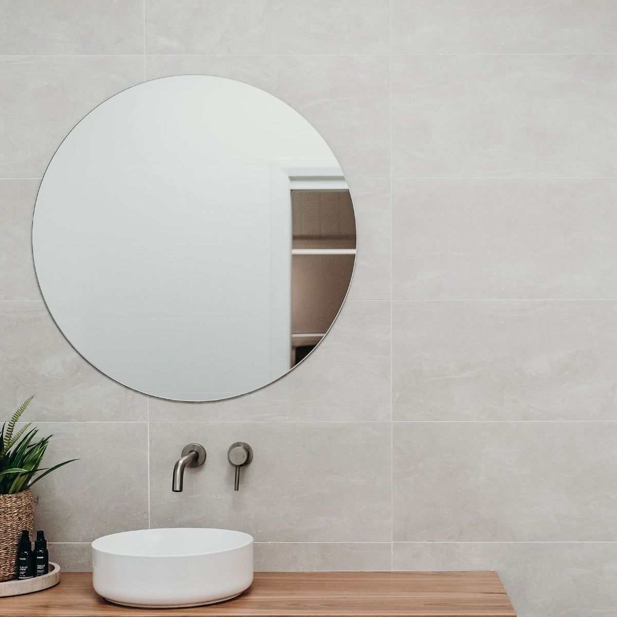 REFLEKTA Round Pencil Edge Mirror 800mm