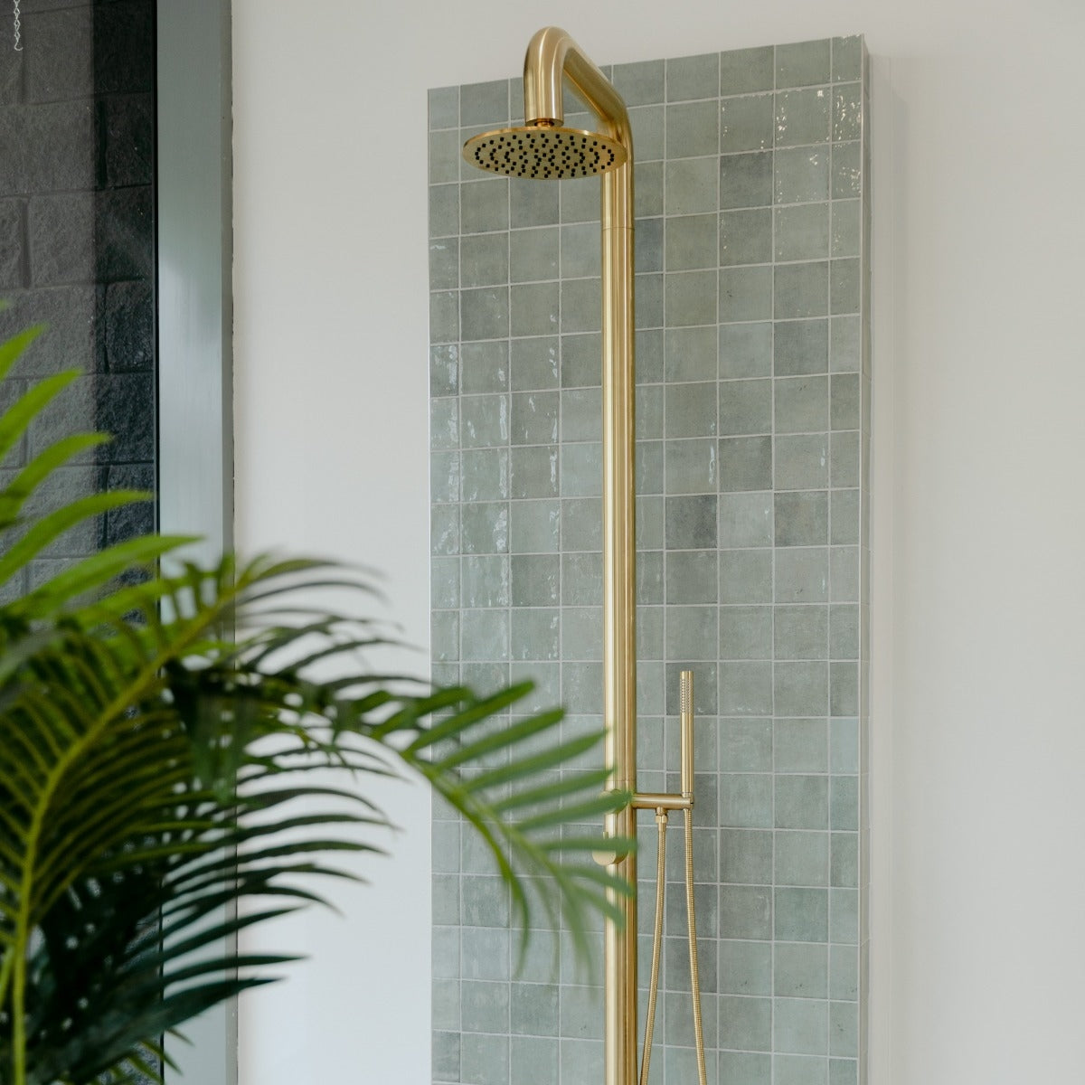 OASIS Outdoor Shower 316 SS w/ Shower Head Brushed Brass
