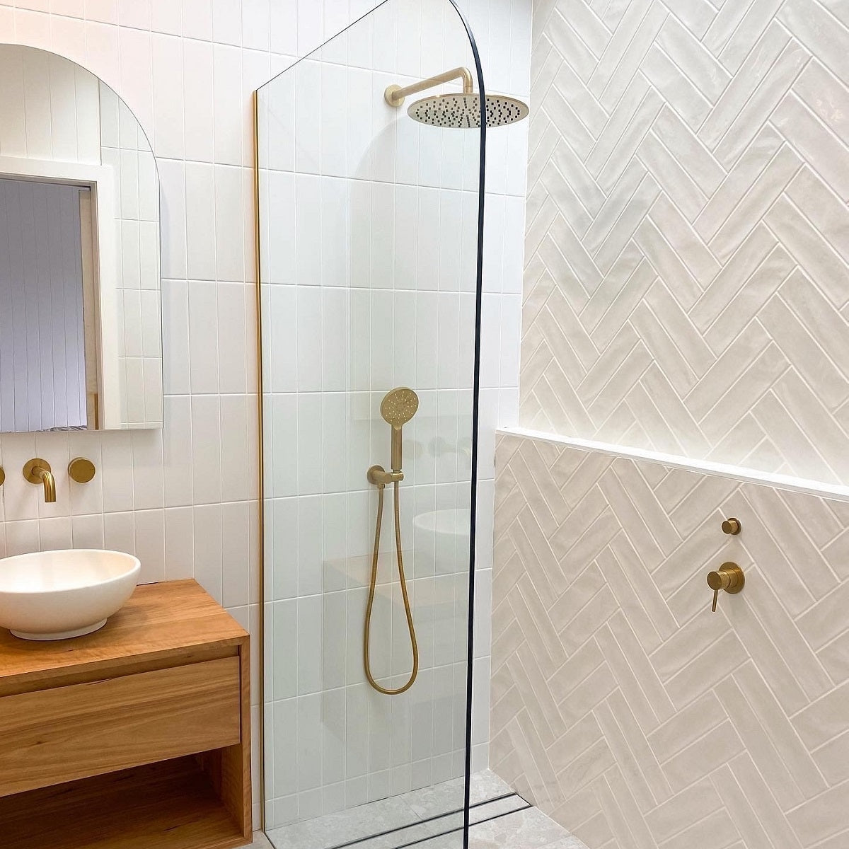 SPIN Shower Elbow with Hand Shower Bracket Brushed Brass