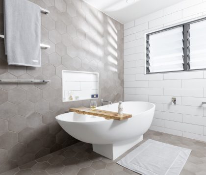 ROSE Bath Caddy White Oak